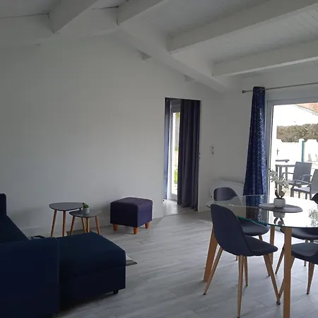 Holiday home Du Lagon Avec Piscine *