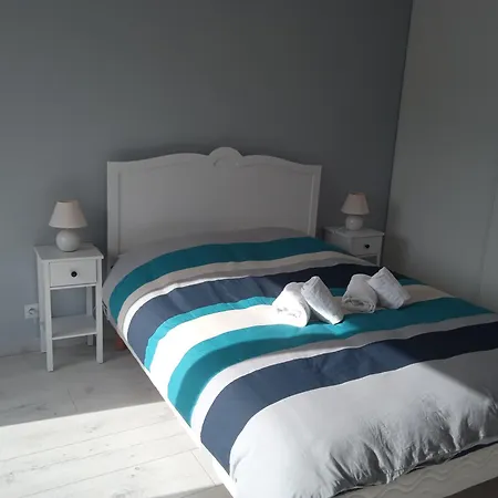 Du Lagon Avec Piscine Holiday home
