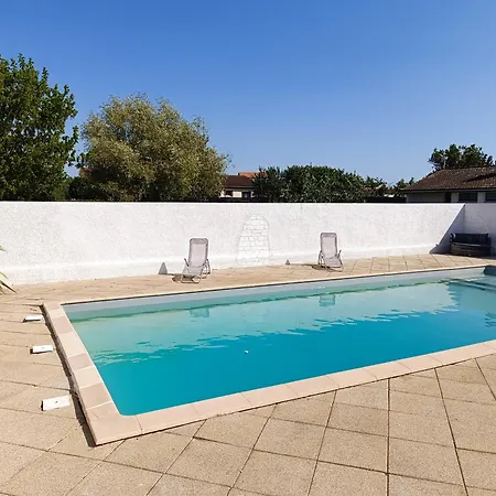 Du Lagon Avec Piscine