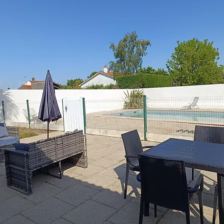 Du Lagon Avec Piscine Tatil Evi *