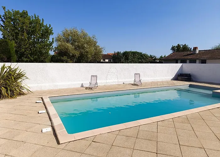 Du Lagon Avec Piscine