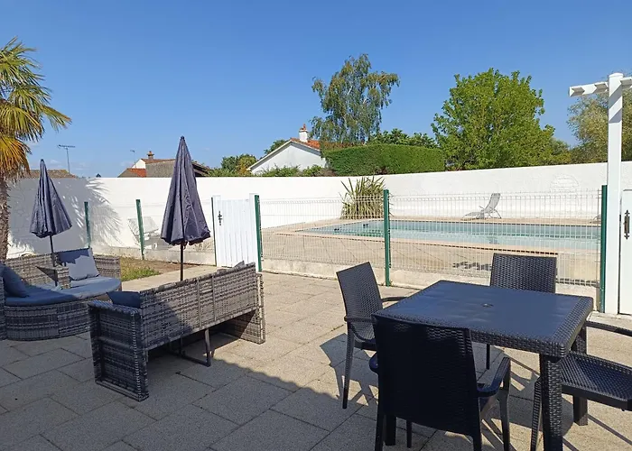 Du Lagon Avec Piscine Semesterbostad *