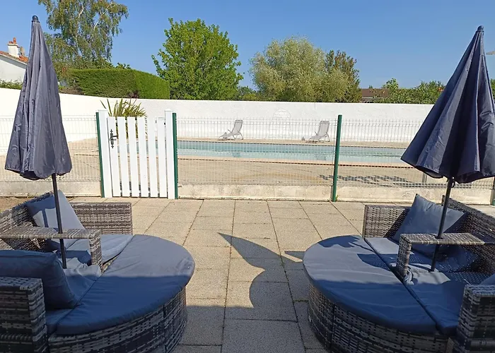 Semesterbostad Du Lagon Avec Piscine Saint-Michel-en-l'Herm