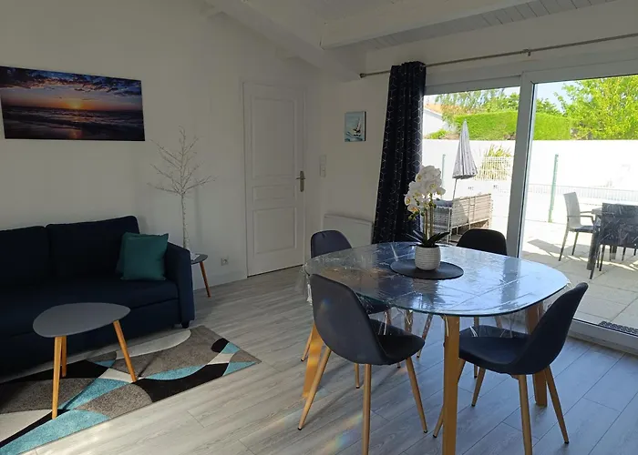 Du Lagon Avec Piscine